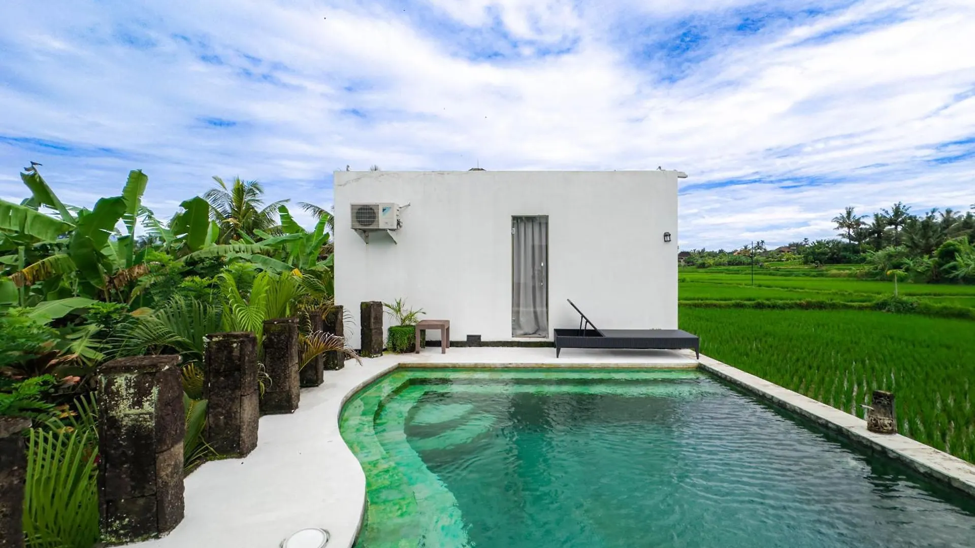 White Cubes Villas location
